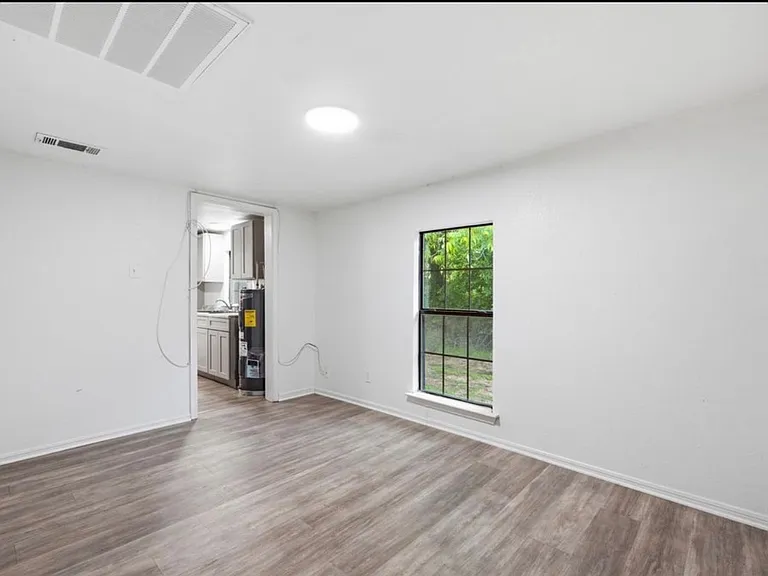1827 Wood Ave — Photo 4