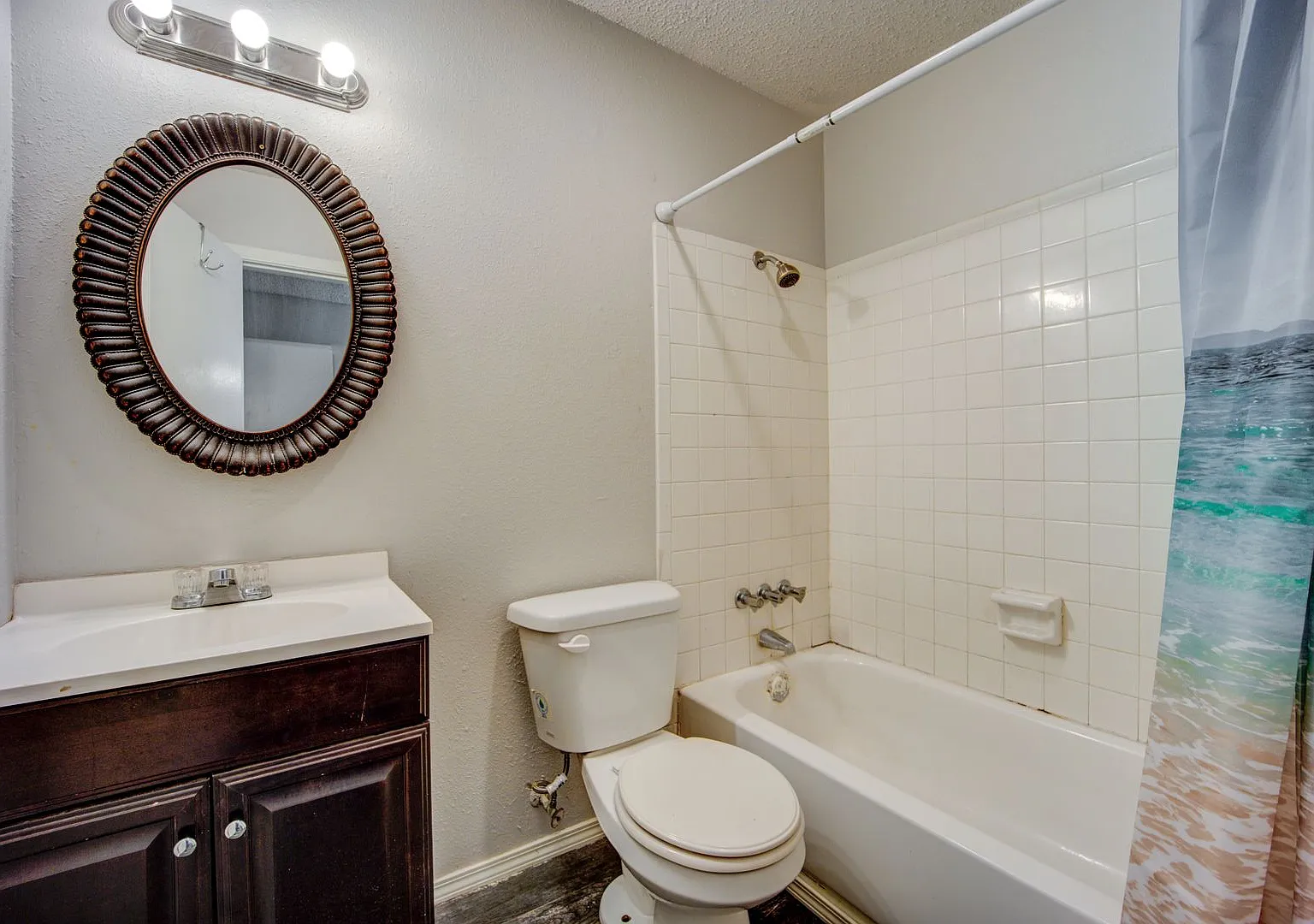 The Oak: 1 & 2 Bedroom Apartments — Photo 4