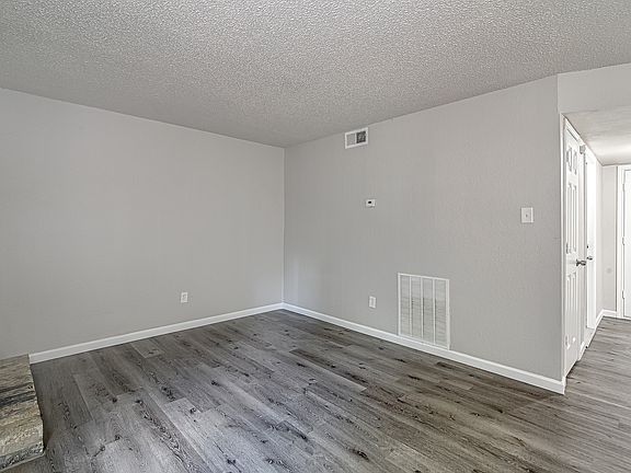 4th image of 844 NW Summercrest Blvd APT A
