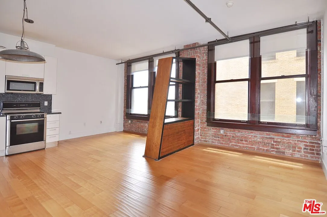 1 bed, 1.0 bath, 600 sqft, $1,925 — Photo 2