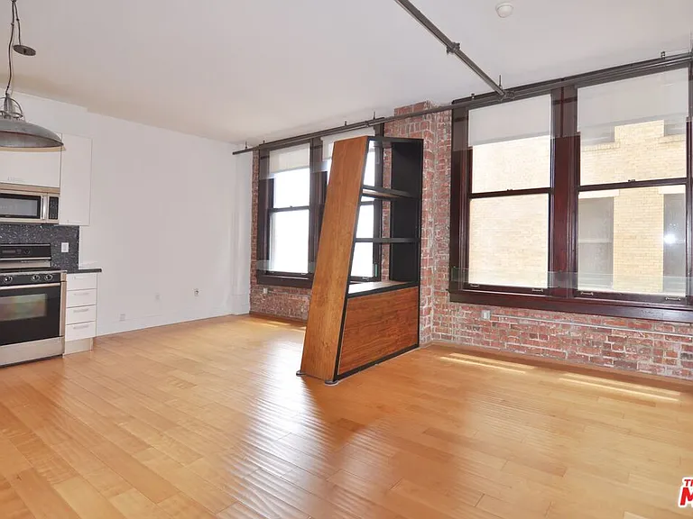 460 S Spring St #908 — Photo 2