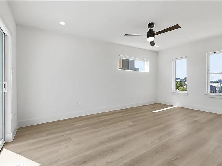 4315 San Jacinto St #302 — Photo 18