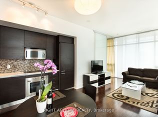 33 Charles St E #4207, Toronto, ON M4Y 0A2