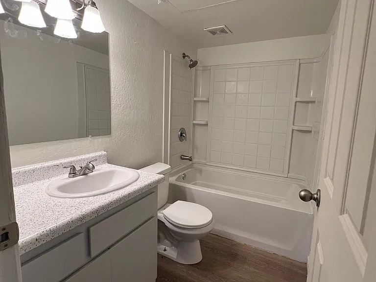 Madera West Apartments — Photo 10
