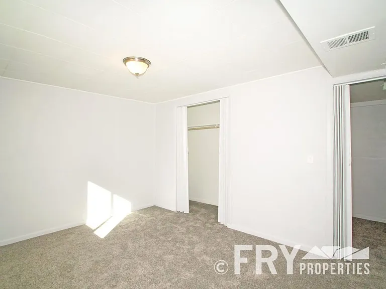 941 W 79th Pl — Photo 22