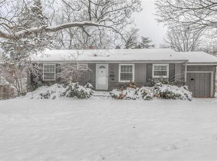 7721 Briar Dr, Prairie Village, KS 66208