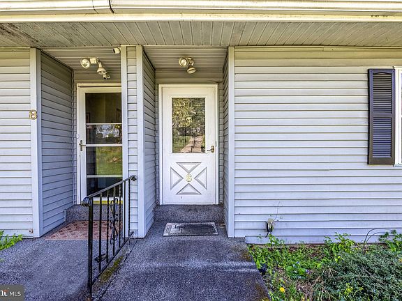 3rd image of 6 E Green Valley Cir