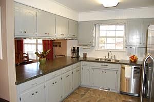 5th image of 412 Sherwood Dr