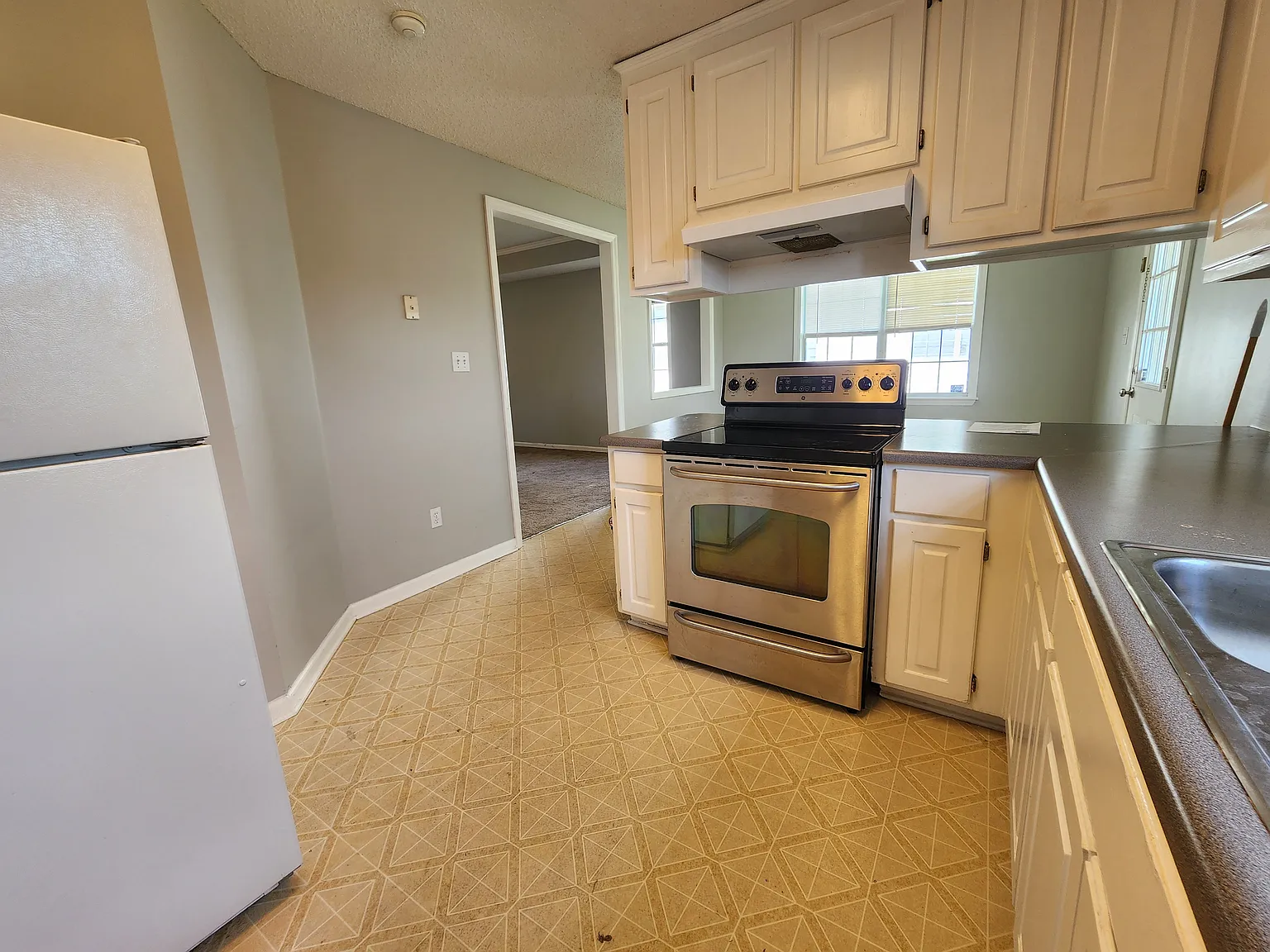 3 bed, 1213 sqft, $1,475 — Photo 2