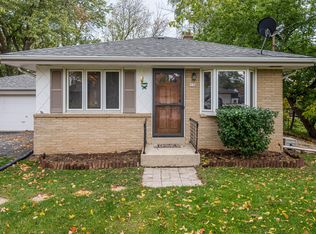 9138 S Annette Pl, Oak Creek, WI 53154