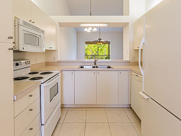 4th image of 377 Robin Hood Cir Unit 202