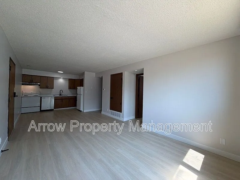2 bed, 1.0 bath, 788 sqft, $975 — Photo 4