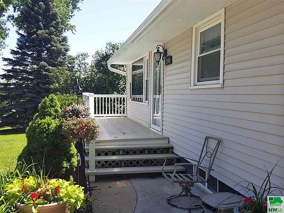 3rd image of 2109 S Olive St