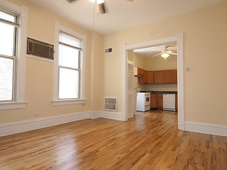2138 N Sheffield Ave #2R — Photo 6