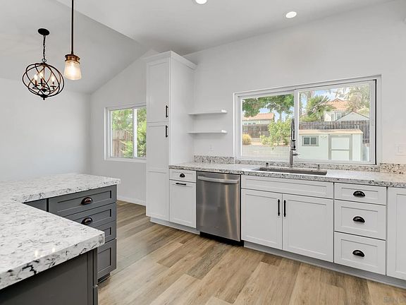 5th image of 156 Cerro St