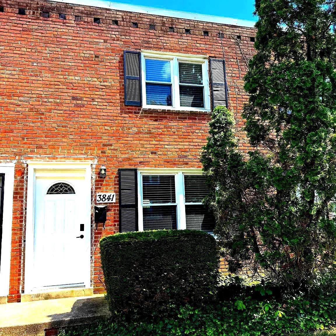 Iverson Village Condo — Photo 1