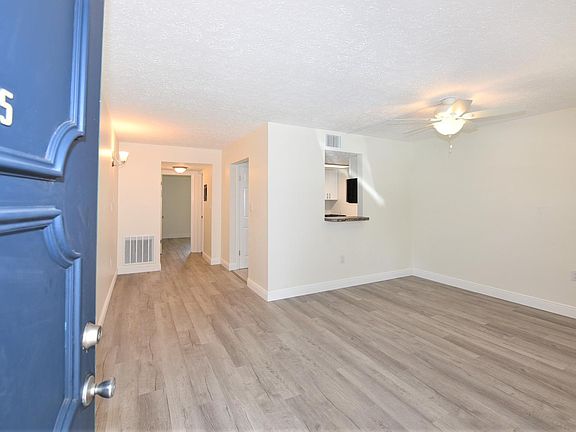 2nd image of 3111 W Horatio St #105