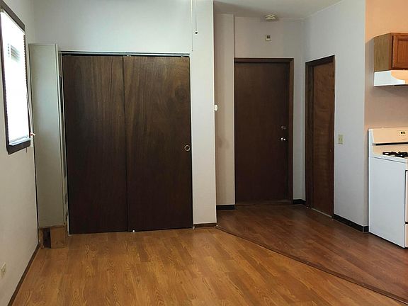 3rd image of 2956 N Hamlin Ave APT 1R