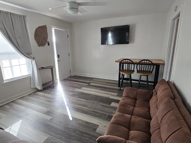 312 E Palmer Ave — Photo 12