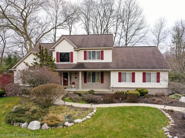 6370 Waldon Woods Dr, Clarkston, MI 48346