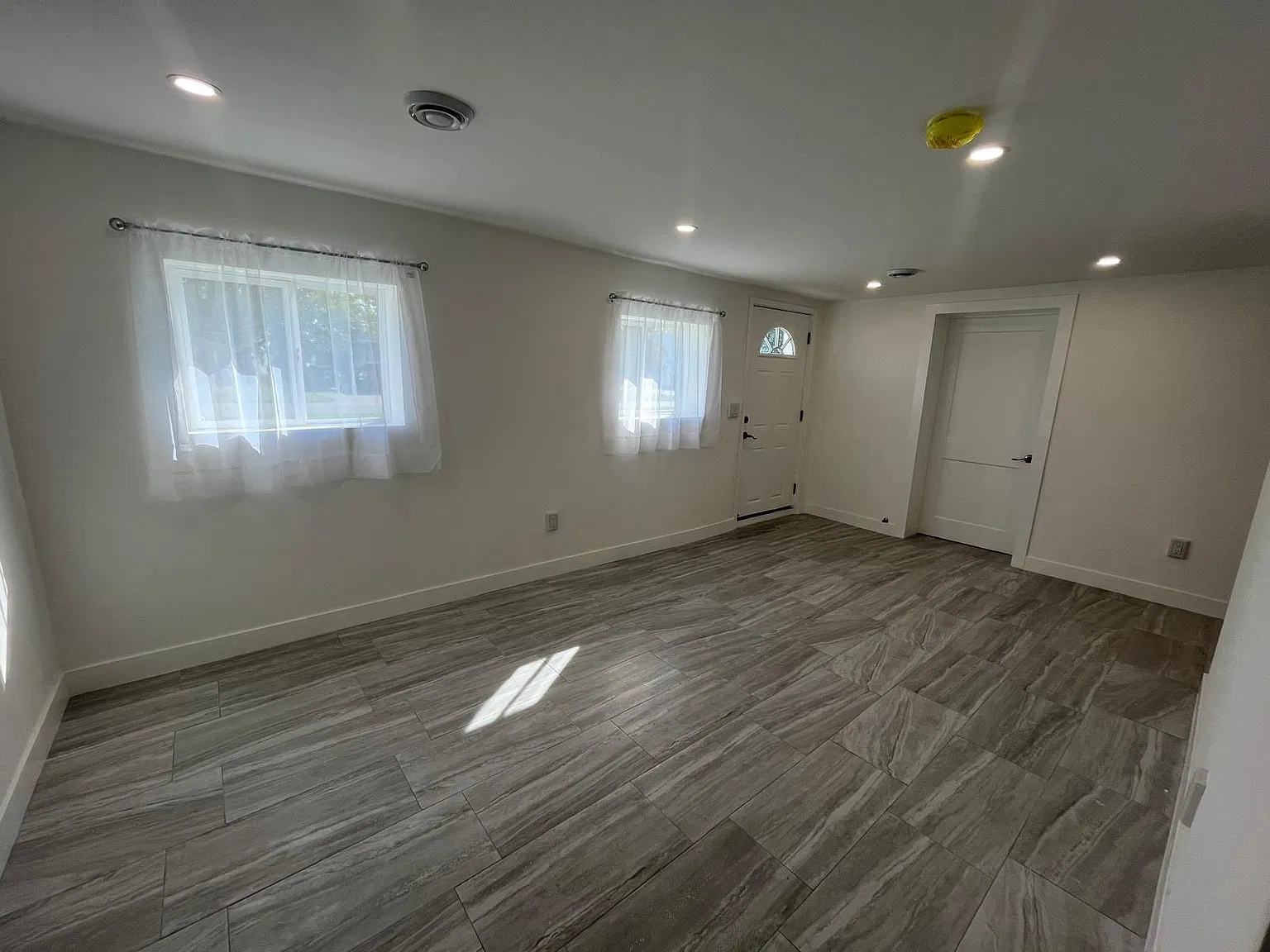 2 bed, 680 sqft, $1,500 — Photo 3