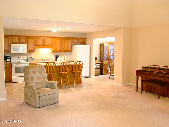 2nd image of 112 Bronze Wood Way