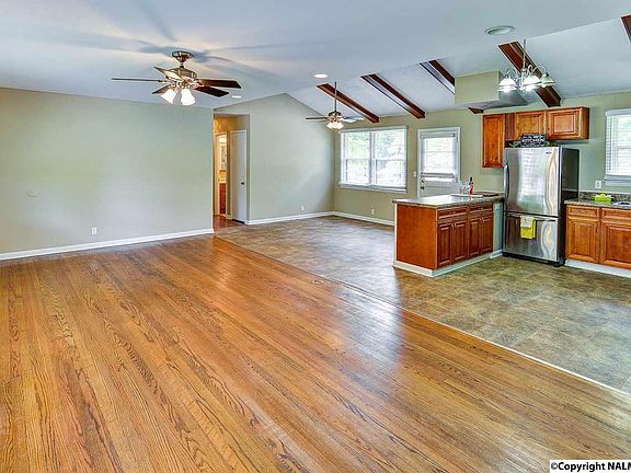 4th image of 2623 Vinyard St NE