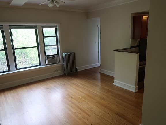 5th image of 757 W Buena Ave #300