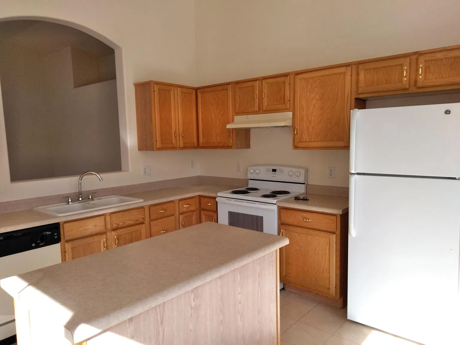 3 bed, 1237 sqft, $2,095 — Photo 2