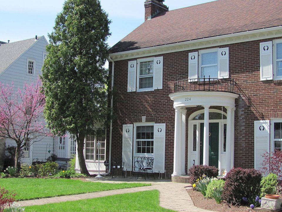 1st image of 224 Standish Dr