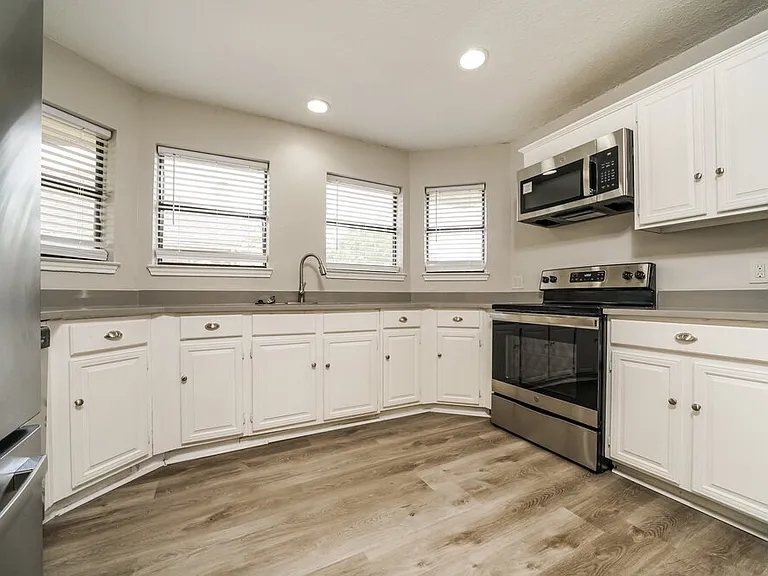 8801 Pine Forest Dr — Photo 8