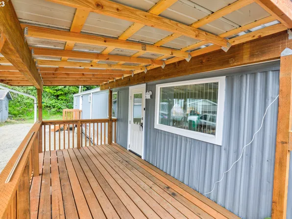 562 S Easy St, Rockaway Beach, OR 97136