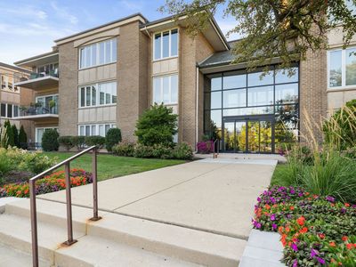 1 Oak Brook Club Dr APT A301, Oak Brook, IL, 60523