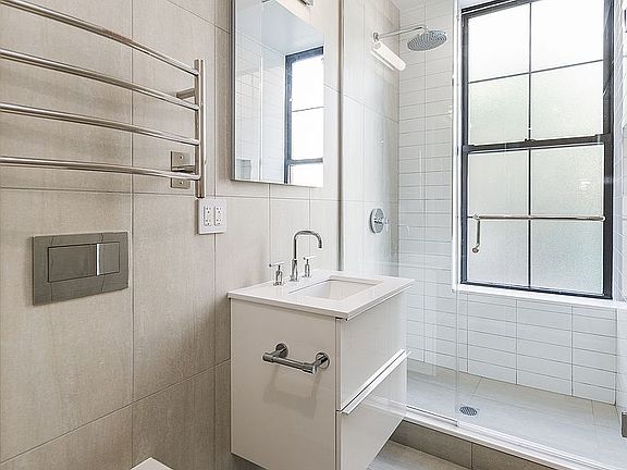 4th image of 146 Mulberry St #23