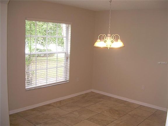5th image of 301 Heronwood Cir
