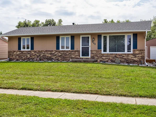 711 Crestwood Dr, Huxley, IA 50124