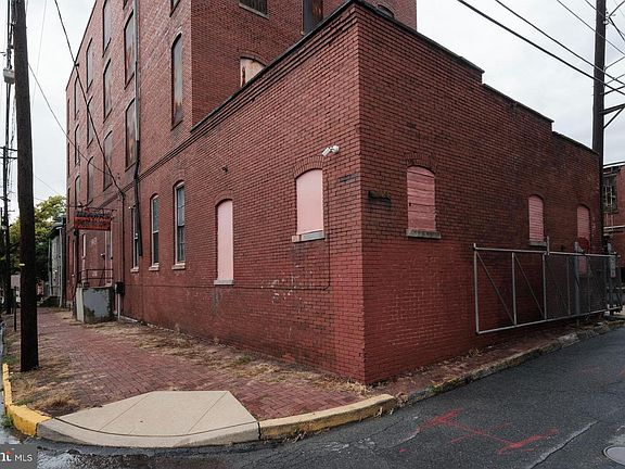 2nd image of 619 Spruce St