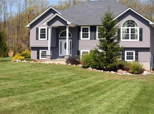 59 Wilkinson Dr, Bloomingburg, NY 12721