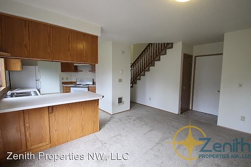 5th image of 5215 NE 72nd Cir