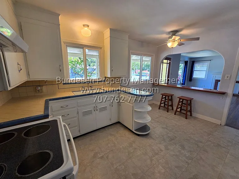 3200 Spring Creek Dr — Photo 8