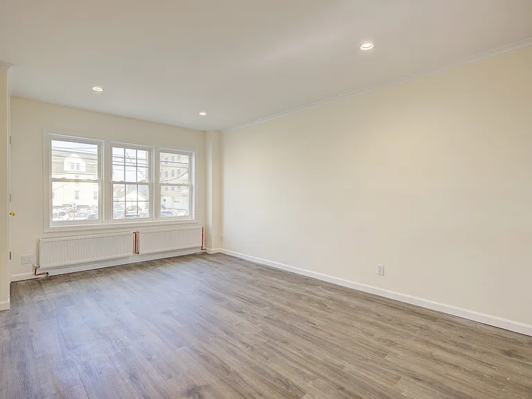 670 W Broadway #2 — Photo 6