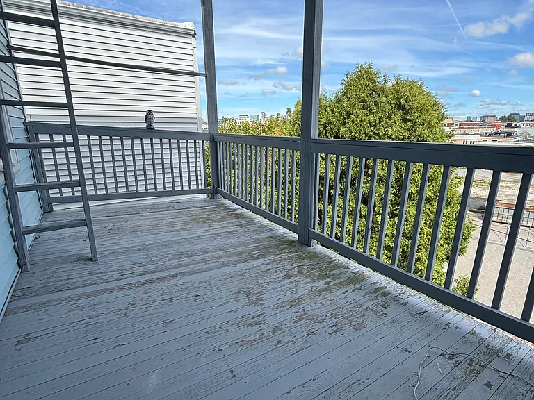 47 Middle St — Photo 9