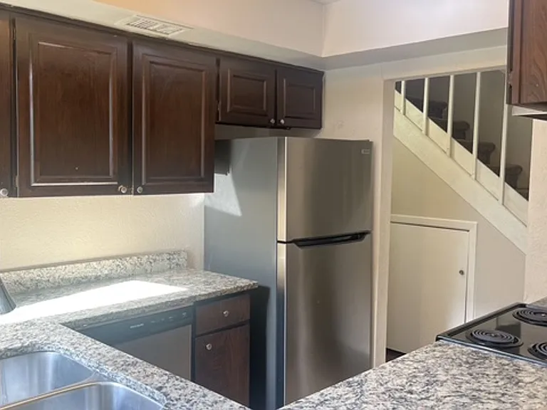 2607 San Sabastian Cir — Photo 15