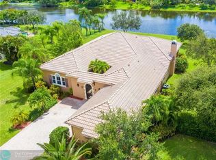 3052 SW 141st Ter, Davie, FL 33330