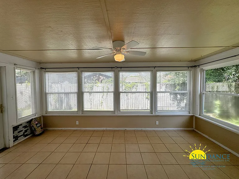 624 Lloyd St — Photo 13