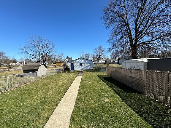 4th image of 211 1st Ave