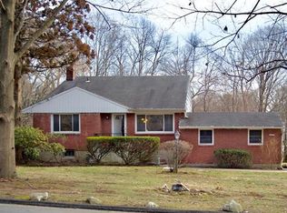 2 Appledale Ln, Spring Valley, NY 10977