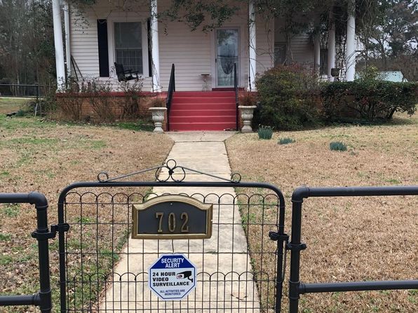 702 E Henderson St, Overton, TX 75684