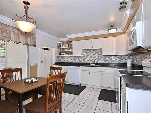 3rd image of 8044 Parrot Dr
