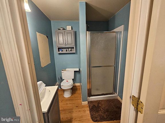 4th image of 902 Miller St